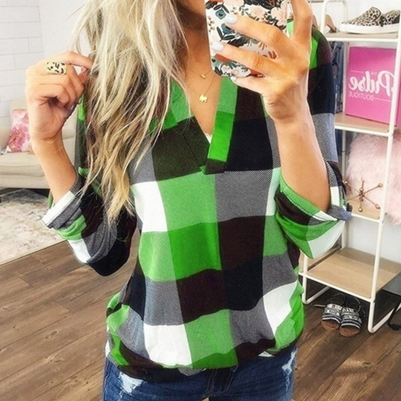Women's fashionable plaid shirt