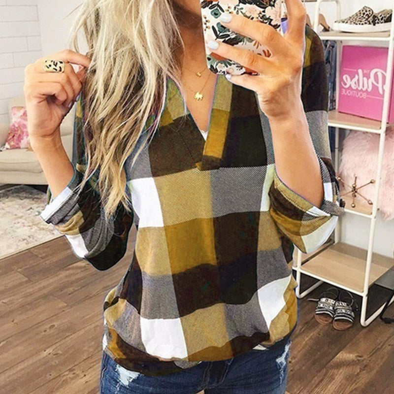Women's fashionable plaid shirt
