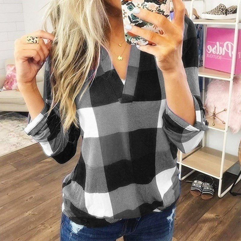 Women's fashionable plaid shirt